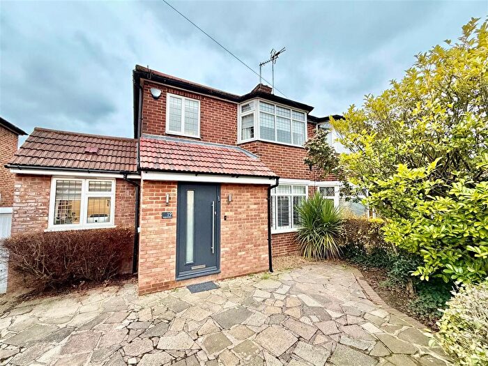 4 Bedroom Semi Detached House For Sale In Kenilworth Drive, Borehamwood, WD6