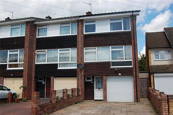 4 Bedroom End Of Terrace House For Sale In Essex Gardens, Hornchurch, Essex, RM11