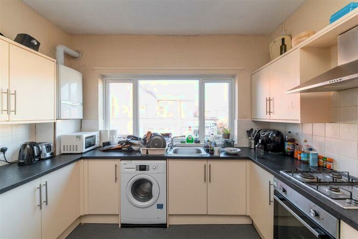 4 Bedroom Maisonette To Rent In Heaton Road, Heaton, Newcastle Upon Tyne, NE6
