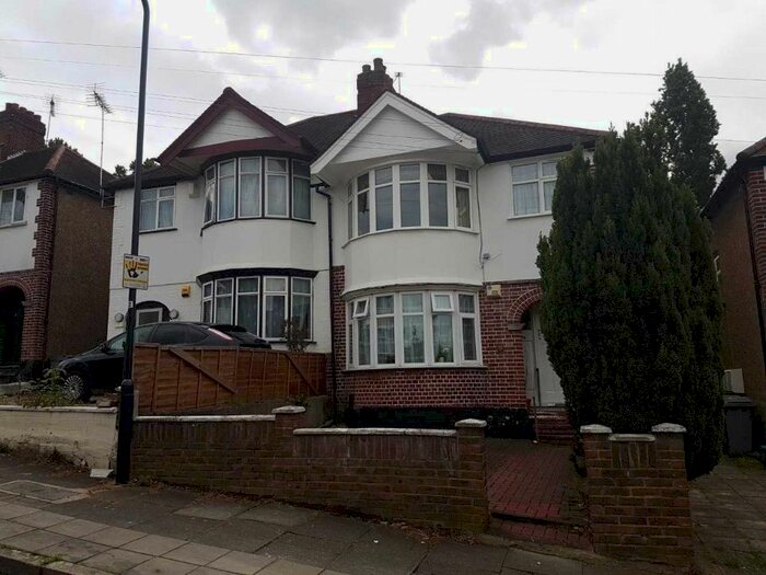 2 Bedroom Flat To Rent In Doreen Avenue, London NW9