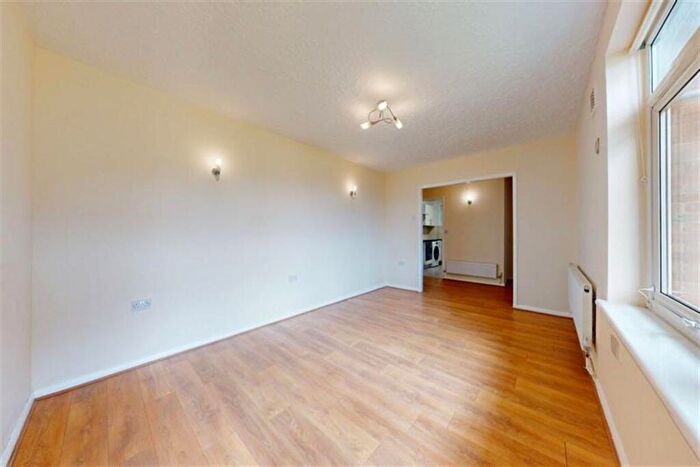 2 Bedroom Apartment To Rent In Dorchester Court, Buckingham Road, South Woodford, E18