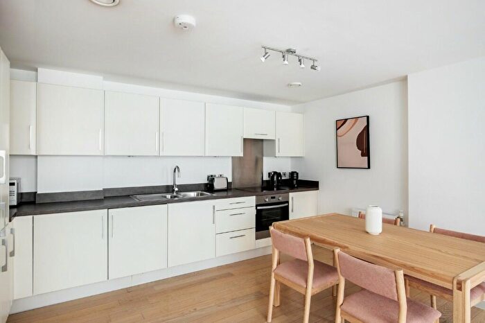 2 Bedroom Apartment To Rent In Britannia Walk, London, N1