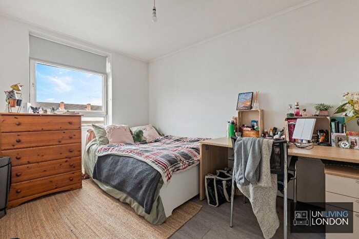 4 Bedroom Maisonette To Rent In Glaucus Street, Bow, E3