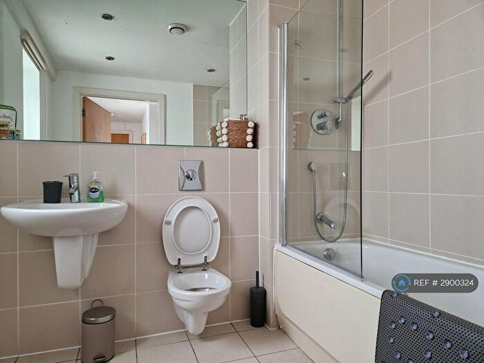 2 Bedroom Flat To Rent In The Nile, Manchester, M15