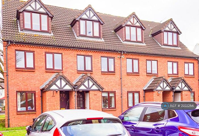 2 Bedroom Maisonette To Rent In Priory Close, Beckenham, BR3