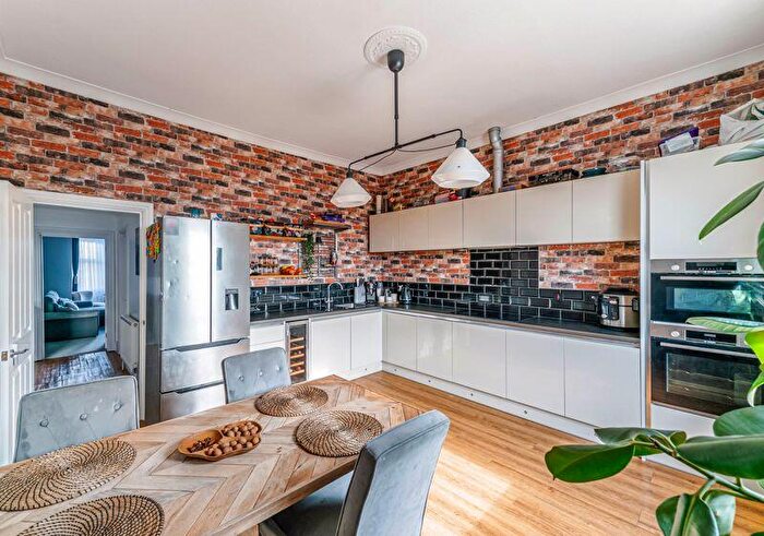 2 Bedroom Flat For Sale In Connaught Place, Weston Super Mare - Parking, BS23