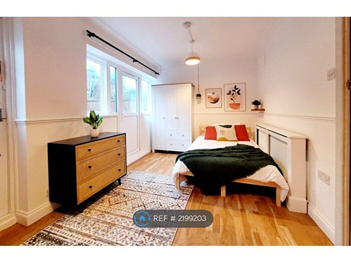 4 Bedroom Terraced House To Rent In Louise Gardens, Rainham, RM13