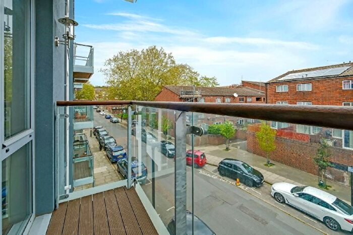 1 Bedroom Flat For Sale In Elthorne Road, Archway, N19