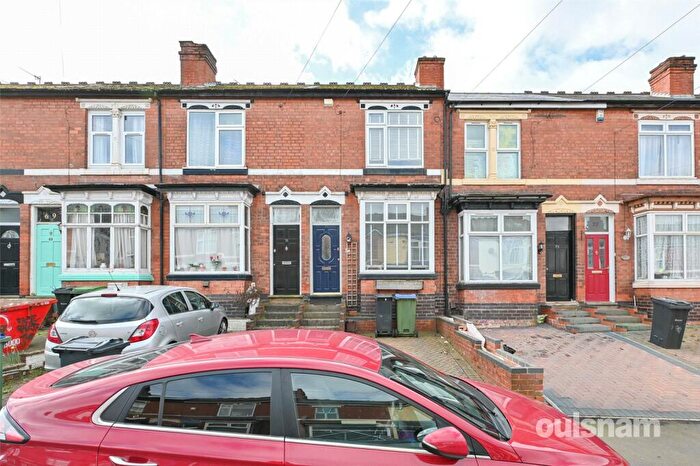 3 Bedroom Semi Detached House For Sale In Beakes Road, Bearwood, West Midlands, B67