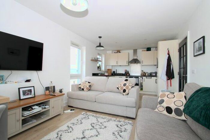 2 Bedroom Flat To Rent In Medhurst Drive, Bromley, BR1