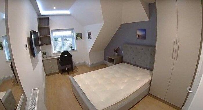 6 Bedroom Flat To Rent In A Ladybarn Lane, Manchester, M14