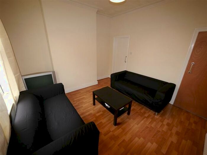 4 Bedroom House To Rent In Harold GroveHyde ParkLeeds, LS6