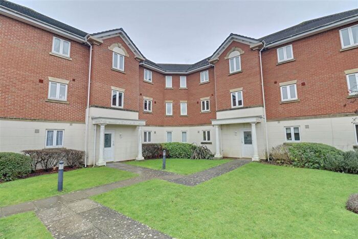 2 Bedroom Flat For Sale In St. Helier Road, Priddys Hard, Gosport, PO12