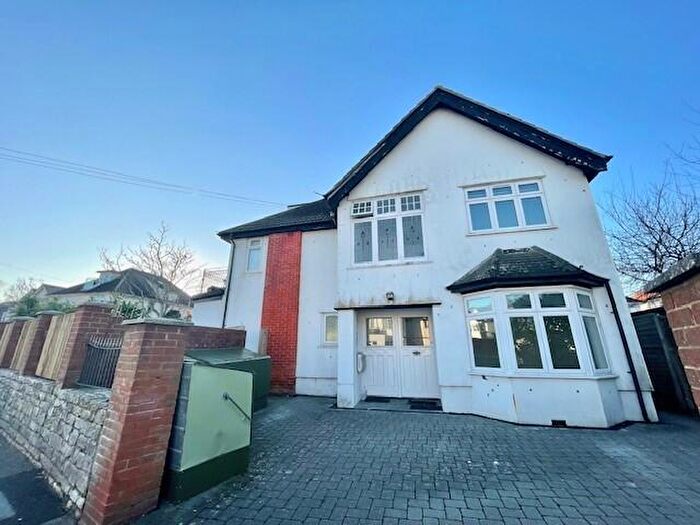 2 Bedroom Flat To Rent In Stourcliffe Avenue, BH6