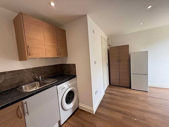 Studio To Rent In Dagenham, RM8