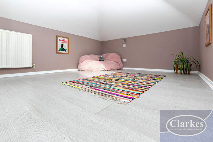 2 Bedroom Flat For Sale In Draycott Road, Bournemouth, BH10