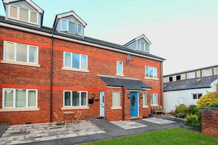 2 Bedroom Apartment To Rent In Flixton Road, Urmston, Manchester, M41