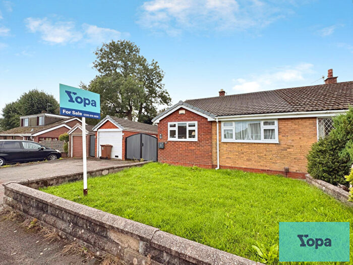 2 Bedroom Semi-Detached Bungalow For Sale In Braemar Close, Bucknall, Stoke-on-trent, ST2