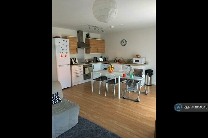 1 Bedroom Flat To Rent In Schoolgate Drive, Morden, SM4