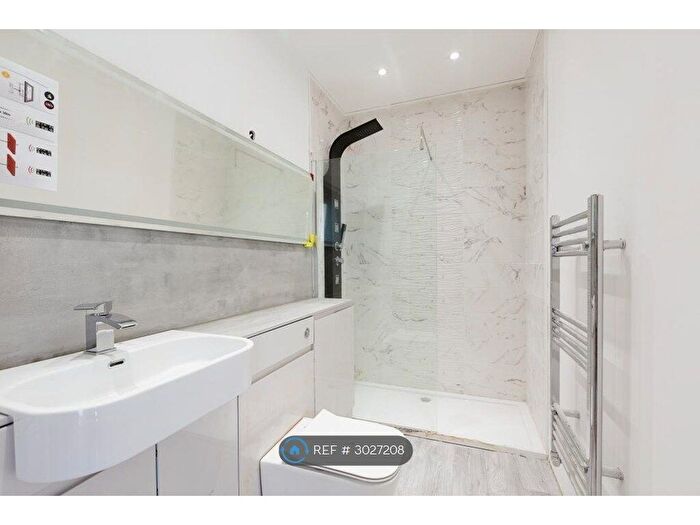 2 Bedroom Flat To Rent In Northfleet, Dartford - Kent, DA11