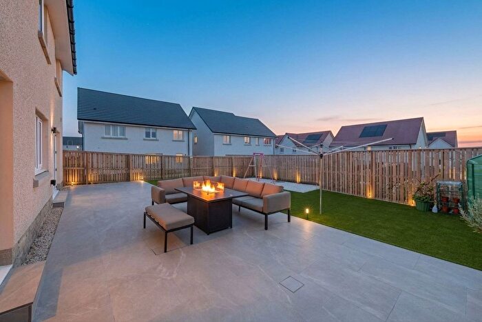 5 Bedroom Detached House For Sale In Ben Vorlich Drive, East Calder, EH53