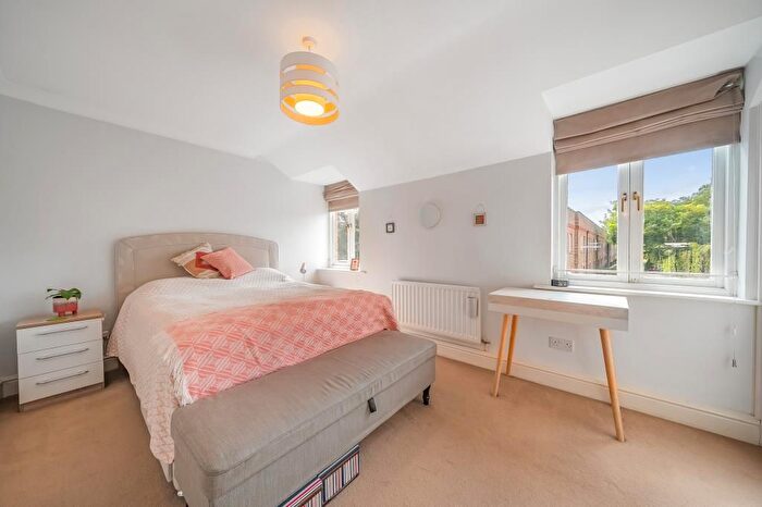 2 Bedroom Flat To Rent In Beaufort Road, St Margarets, TW1