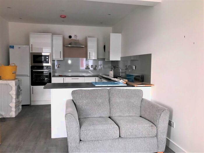 2 Bedroom Flat To Rent In Penarth Road, Grangetown, Cardiff, CF11