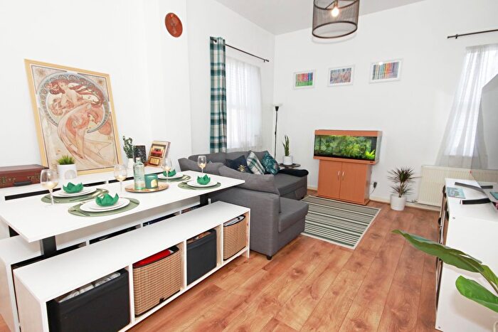 2 Bedroom Flat For Sale In Crosby Road North, Waterloo, L22