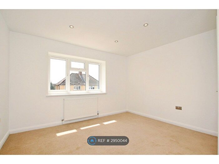 4 Bedroom Semi-Detached House To Rent In Springfield Park Avenue, Chelmsford, CM2