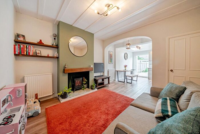 2 Bedroom Flat For Sale In Marius Road, Balham, London, SW17