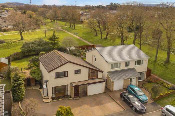 4 Bedroom Detached House For Sale In Marchbank Drive, Balerno, EH14