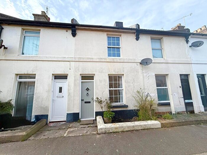 2 Bedroom Cottage For Sale In Albert Road, Littlehampton, BN17