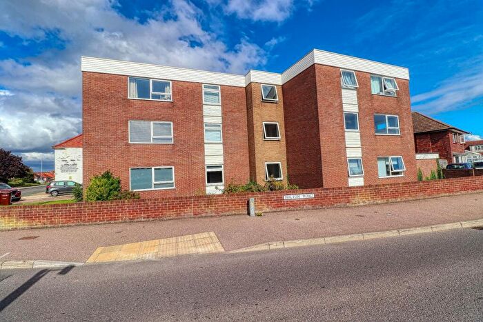 2 Bedroom Flat To Rent In Elm Tree Avenue, Frinton-on-Sea, CO13