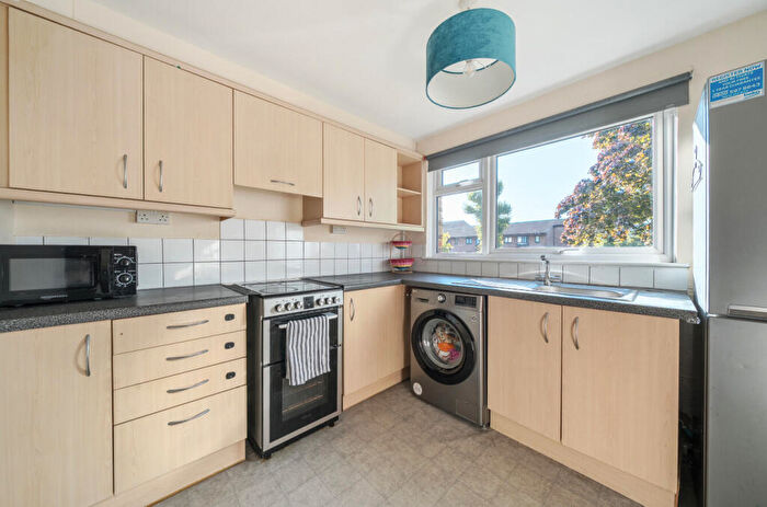 2 Bedroom Apartment For Sale In Selhurst Road, London, SE25