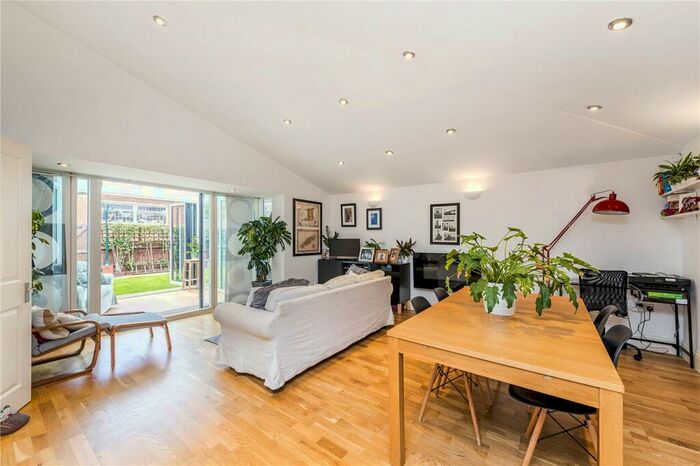 3 Bedroom Bungalow To Rent In Birkbeck Hill, London, SE21