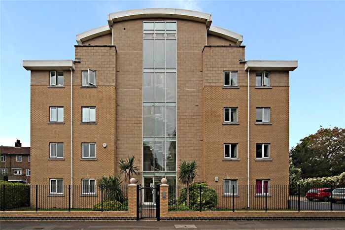2 Bedroom Flat To Rent In Devonshire Street, Chiswick, London, W4