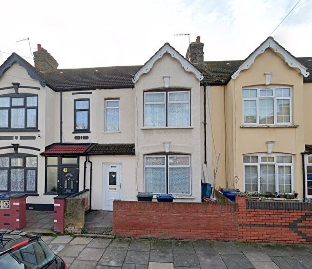 3 Bedroom Terraced House To Rent In Grange Road, Southall, UB1