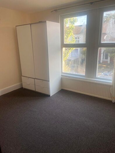 2 Bedroom Flat To Rent In Forest Drive West, Leytonstone, E11