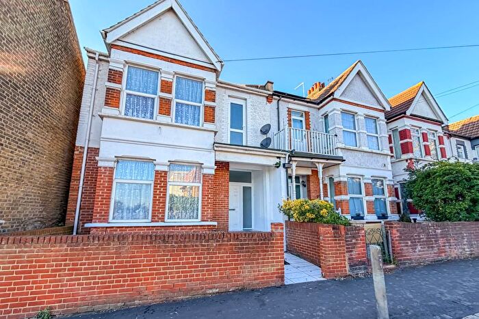 3 Bedroom End Of Terrace House For Sale In Hamstel Road, Southend-On-Sea, SS2