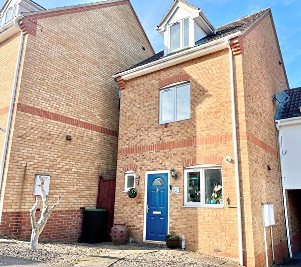 3 Bedroom Semi-Detached House For Sale In Spring Close, Irthlingborough, Wellingborough, NN9