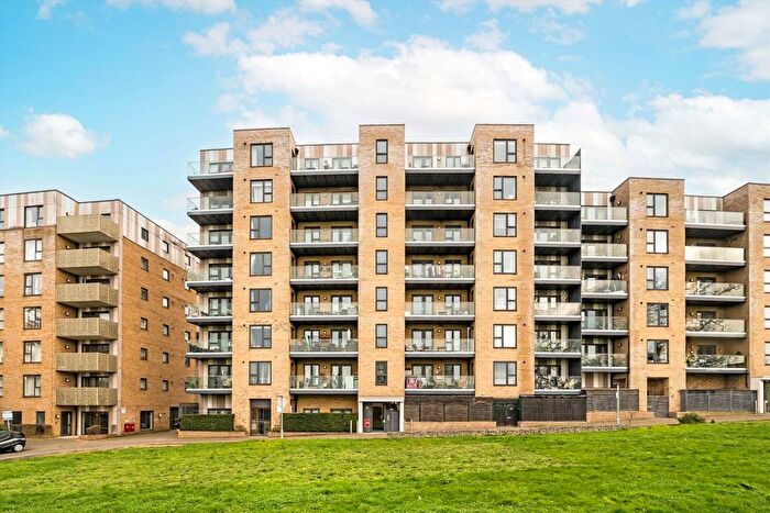 2 Bedroom Flat To Rent In Ridding Lane, Greenford, UB6