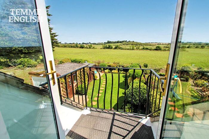 2 Bedroom Semi-detached House For Sale In Brackendale Avenue, Basildon, SS13