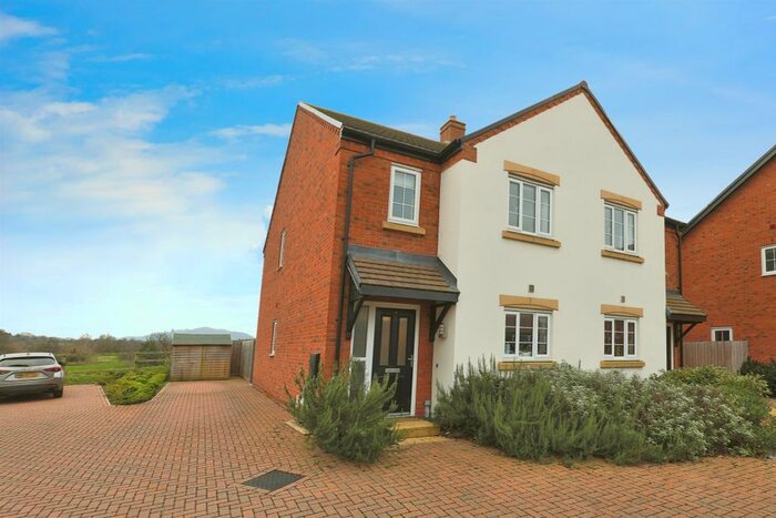 3 Bedroom Semi-Detached House For Sale In Old Bank Close, Bransford, Worcester, WR6