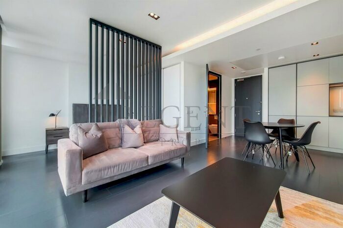 Apartment To Rent In Amory Tower, Marsh Wall, E14