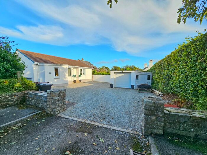 3 Bedroom Bungalow For Sale In Dingle Close, Venterdon, Callington, PL17