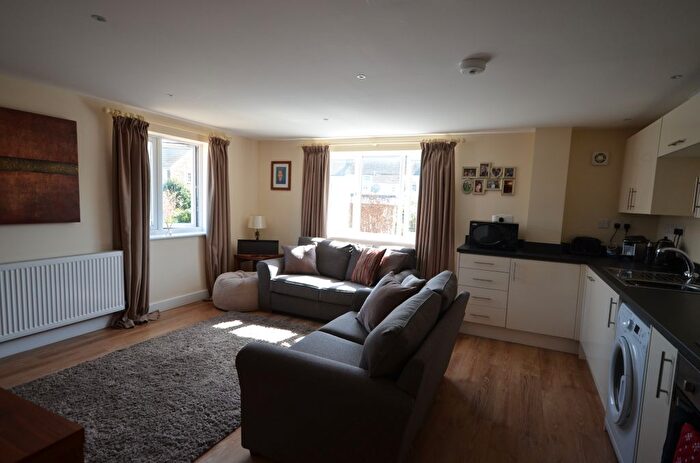2 Bedroom Flat To Rent In Queens Court, Gillingham, ME8
