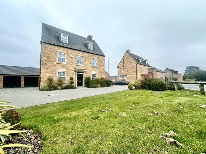 5 Bedroom Detached House To Rent In Skylark Way, Witney, OX28