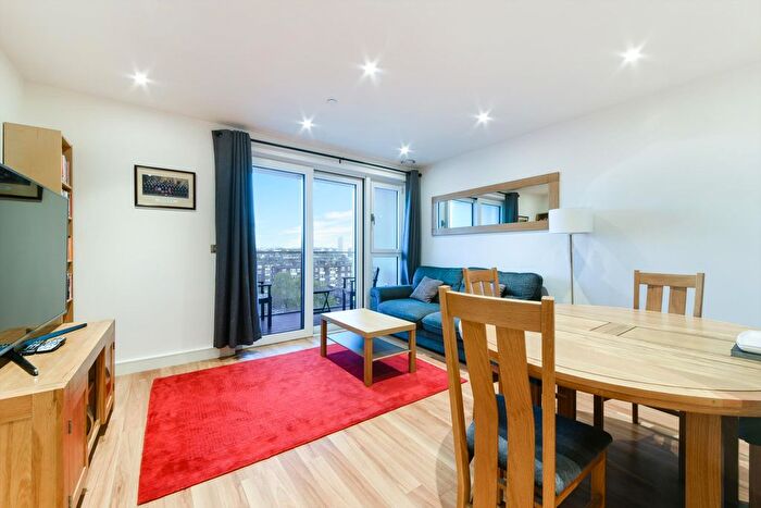 2 Bedroom Flat For Sale In Collet House, Nine Elms Point, Vauxhall, SW8