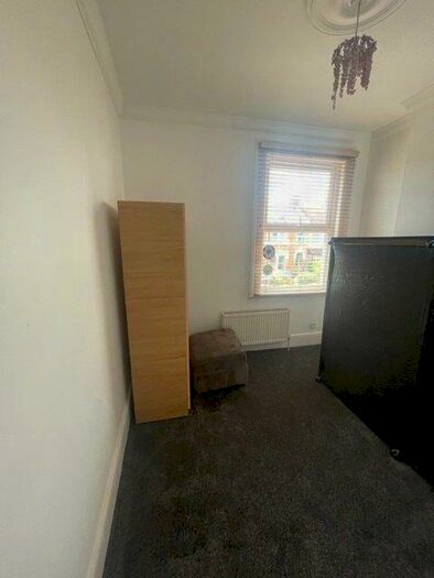 2 Bedroom Flat To Rent In Airthrie Road, Ilford, IG3
