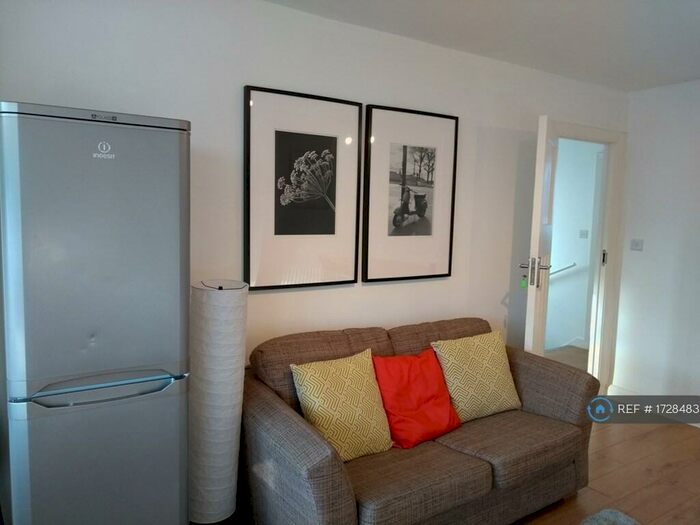 2 Bedroom Flat To Rent In Glendale Gardens, Wembley, HA9